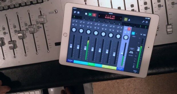 iPad-Make-Music-ad