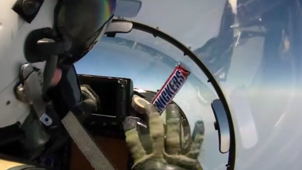 snikers plane